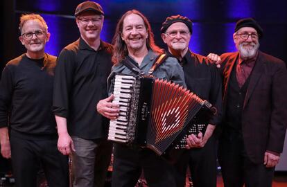 Cafe Accordion Squeeze