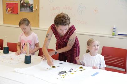 Slöjd Studio: Nature Rubbings and Collage