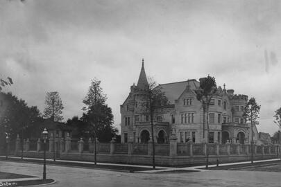 Golden Mile Walking Tour