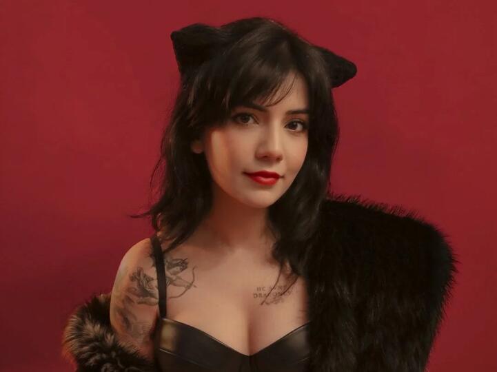 Saaniya Abbas // HELLARIOUS