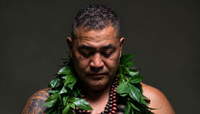 Esera Tuaolo – Act of Kindness Holiday Show