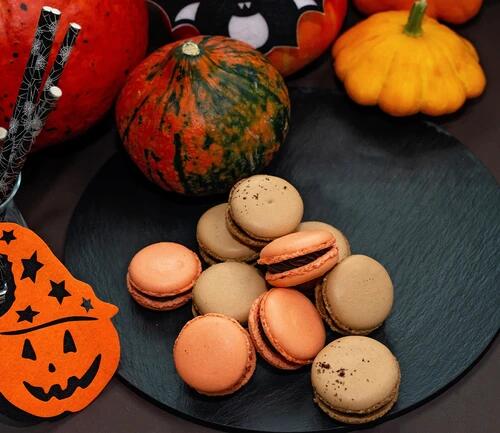 Macarons: Spooky Edition